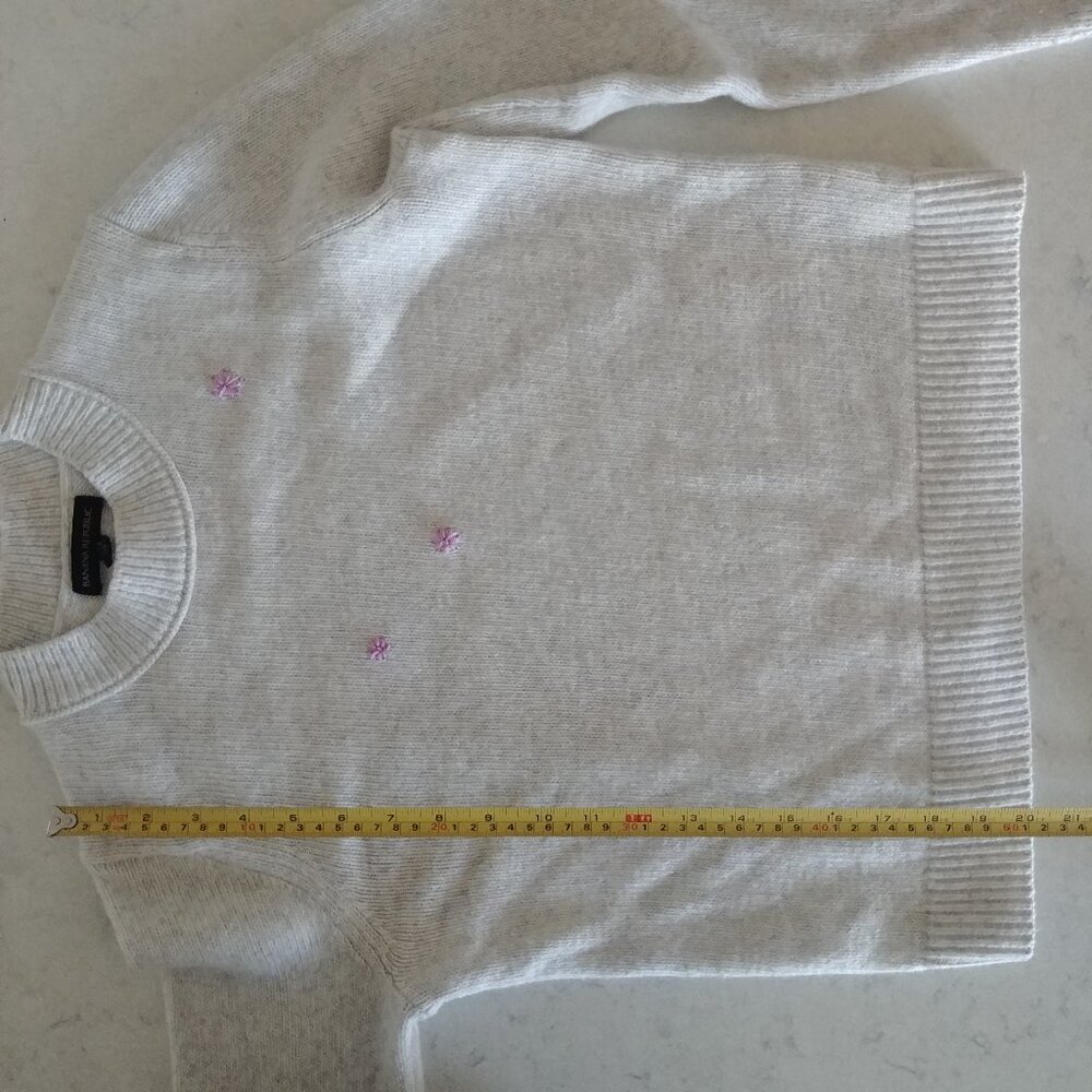 Upcycled one of a kind 100% hand embroidered grey purple cotton sweater Small - Picture 13 of 15